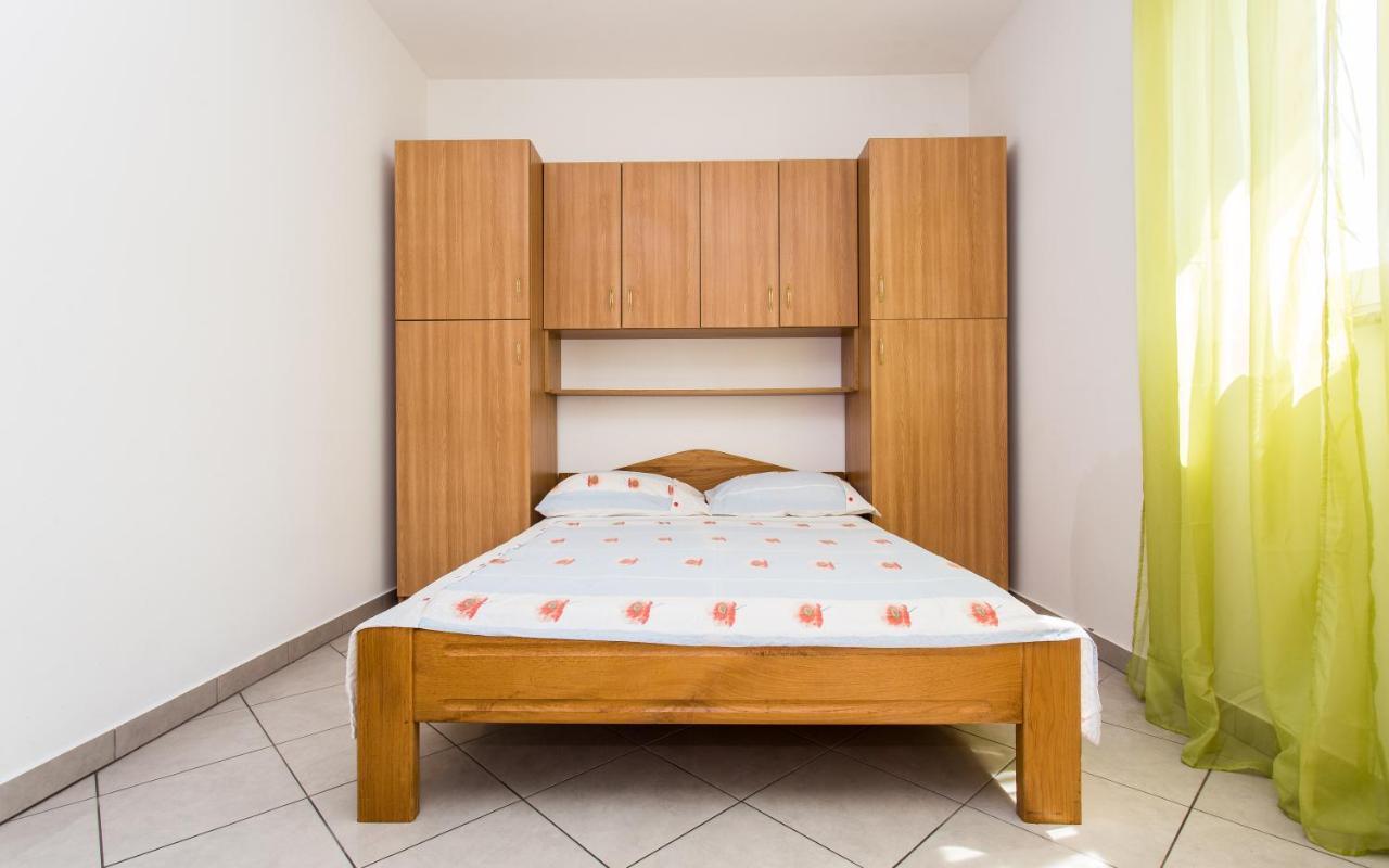 Apartman Justinic Šilo Exteriör bild