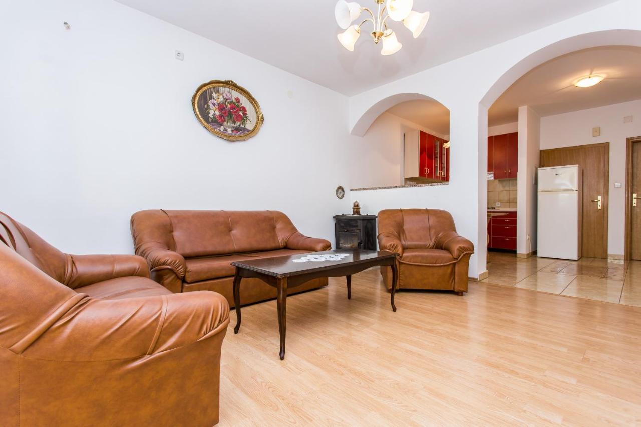Apartman Justinic Šilo Exteriör bild