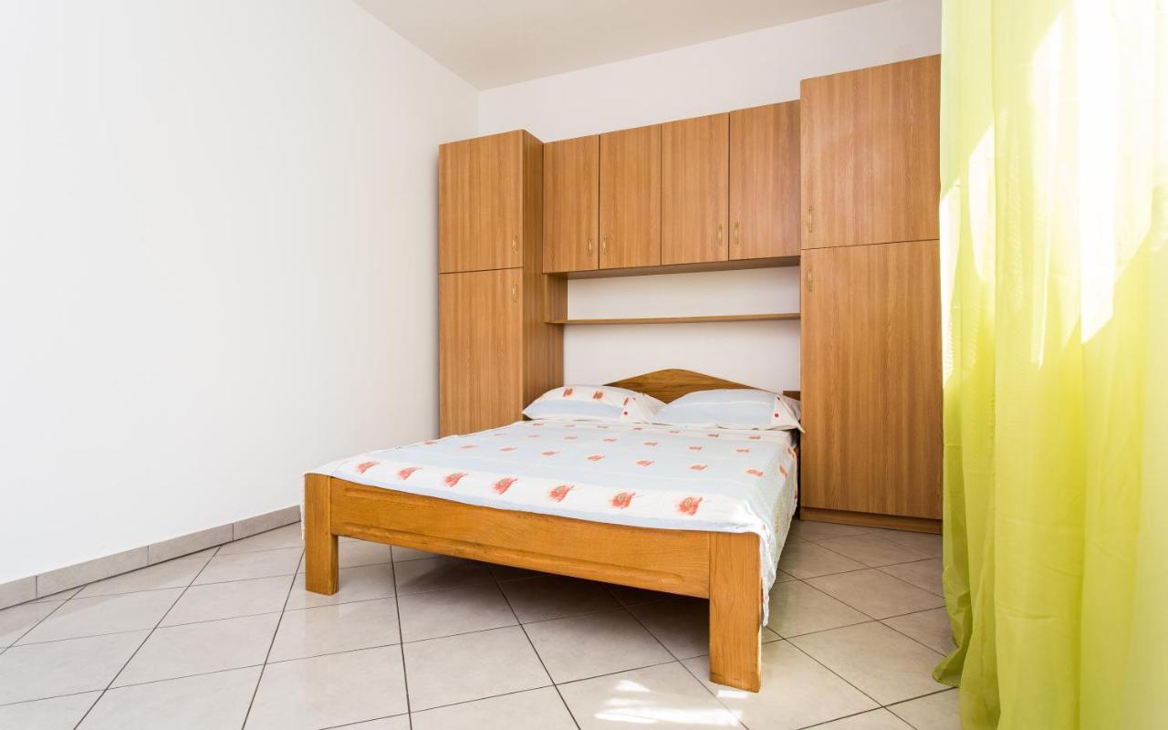 Apartman Justinic Šilo Exteriör bild