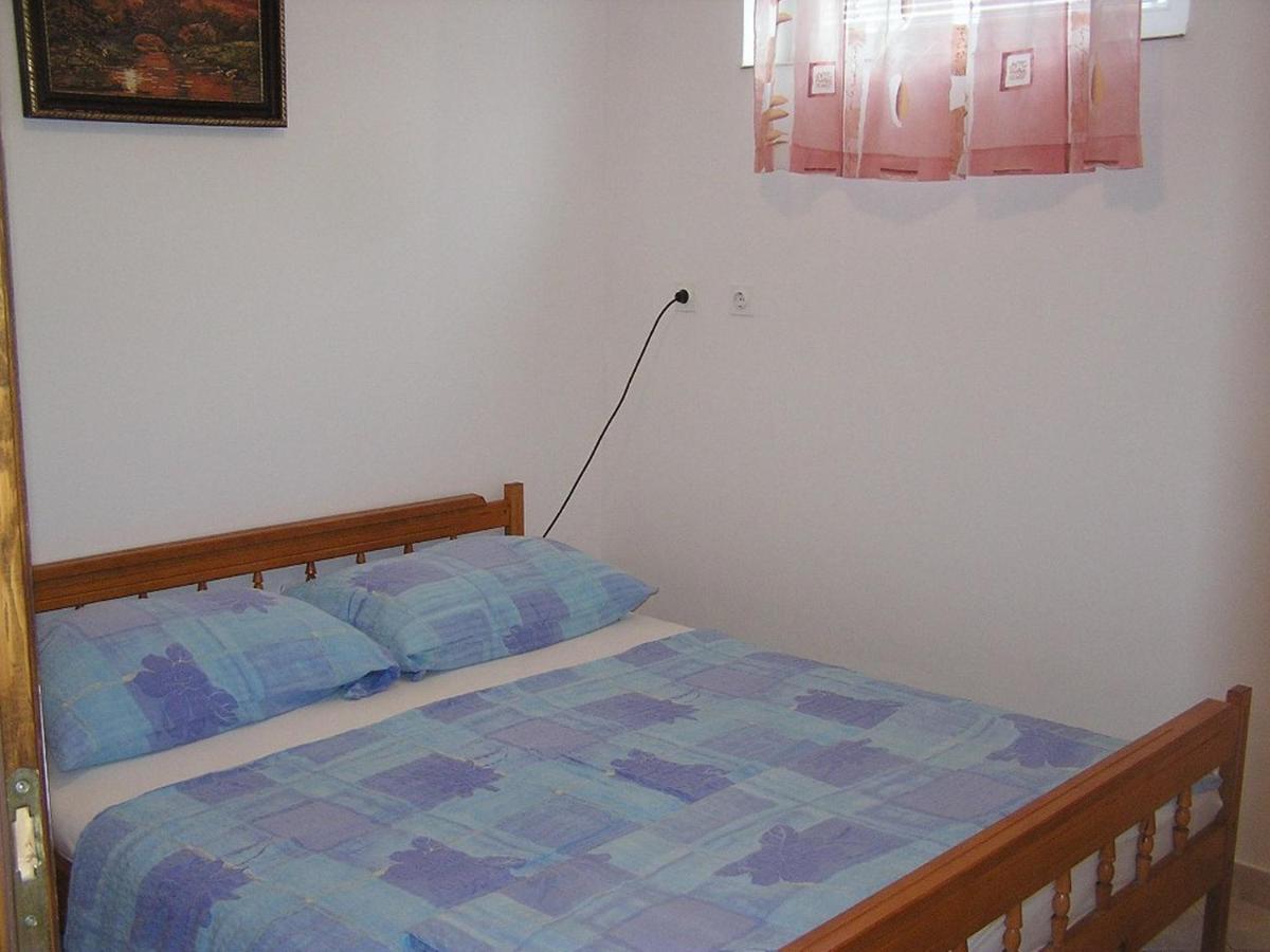 Apartman Justinic Šilo Exteriör bild