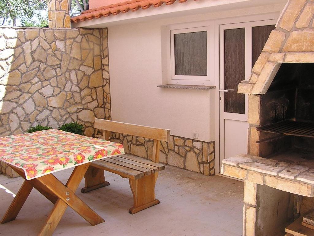 Apartman Justinic Šilo Exteriör bild