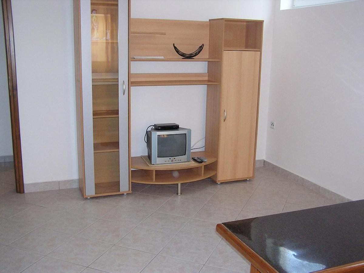 Apartman Justinic Šilo Exteriör bild