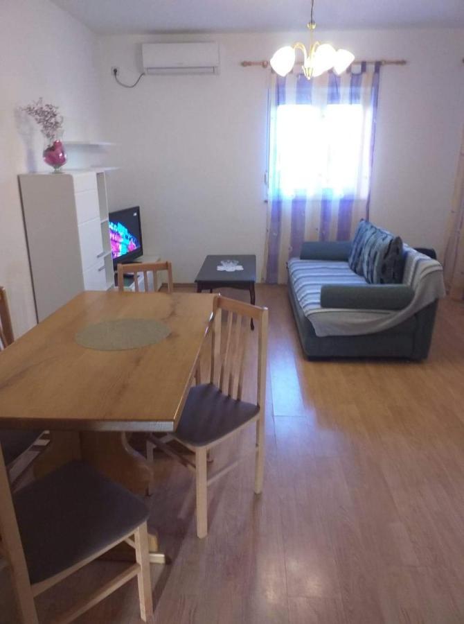 Apartman Justinic Šilo Exteriör bild